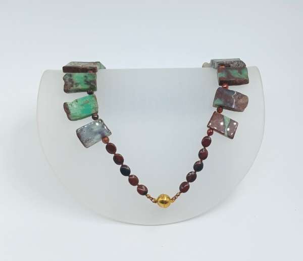 Kleopatra-Collier, Chrysopras, Collier. grün